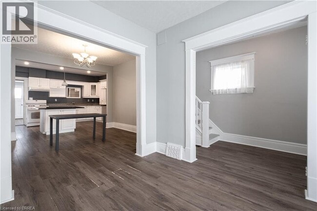 Building Photo - 24 Campbell St