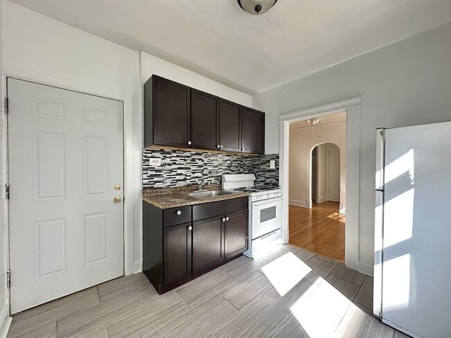 Building Photo - 6347 N Magnolia Ave