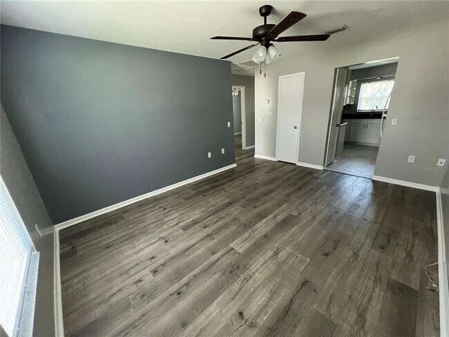 Foto del edificio - 6912 Mathers Ln