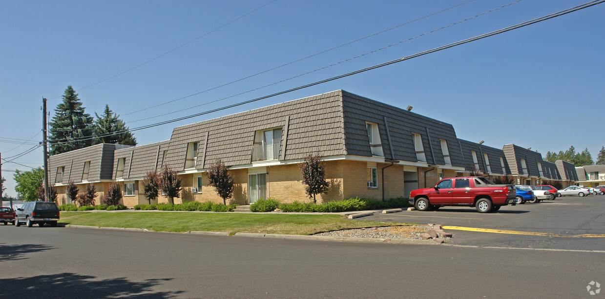 Primary Photo - Garden Manor Apartments