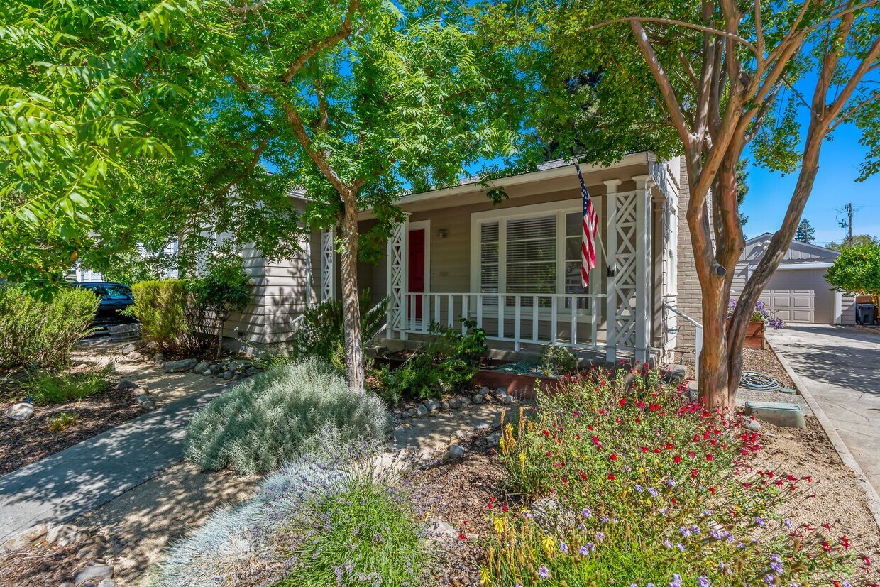Primary Photo - Downtown Napa 3 bed 2 bath single level home