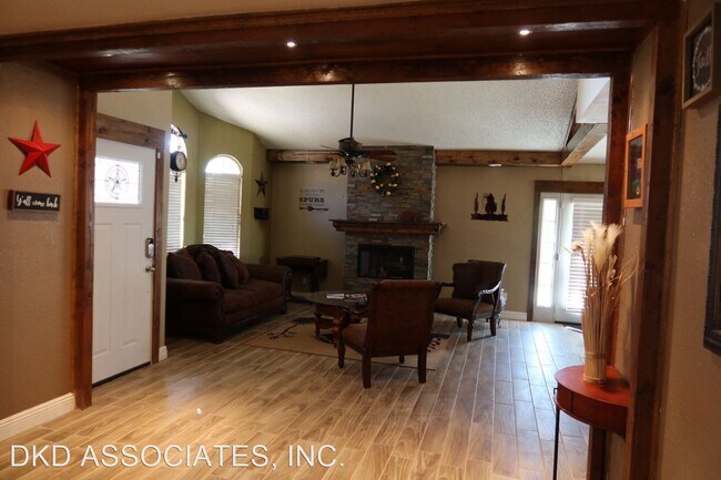 Foto del edificio - 4 br, 3 bath House - 10745 W. BURT RD.