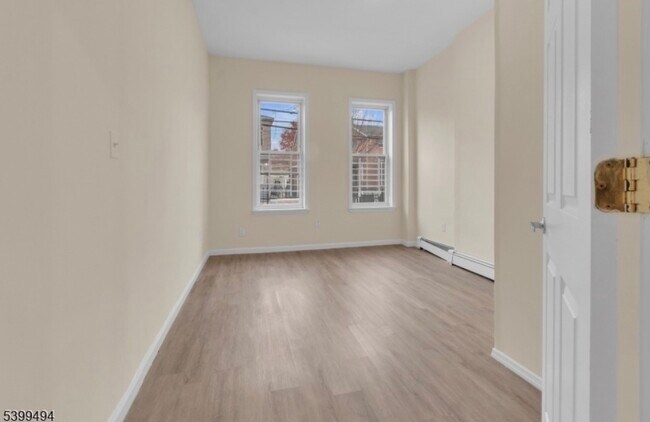 Foto del edificio - 106 Peabody Pl