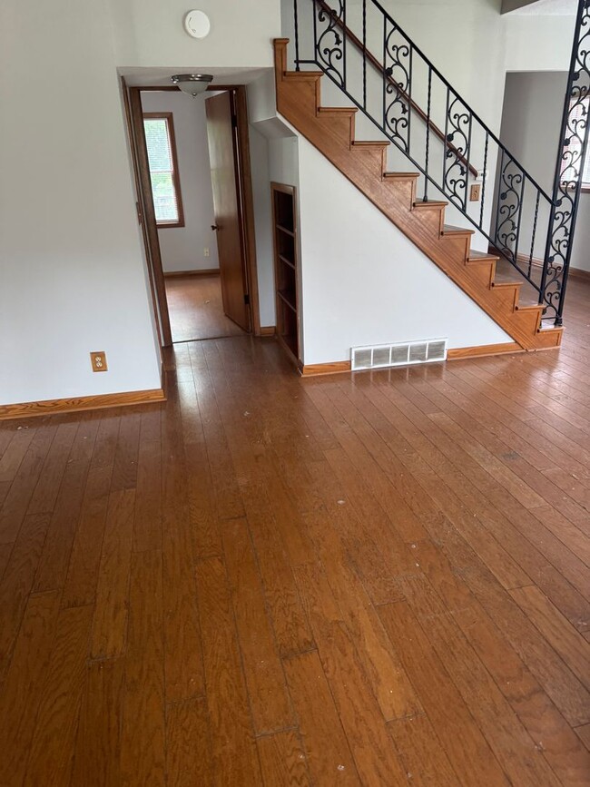 Building Photo - Great little home without the high price!