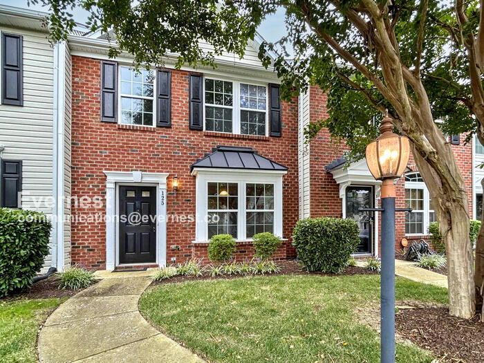 Foto principal - Richmond Home with Central AC, Fenced Yard...