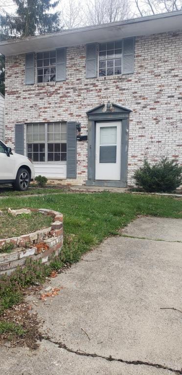 Primary Photo - 1031 Woodlawn Avenue