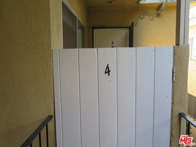 Foto del edificio - 12488 Gilmore Ave