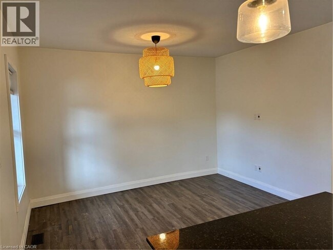 Building Photo - 96 London St N