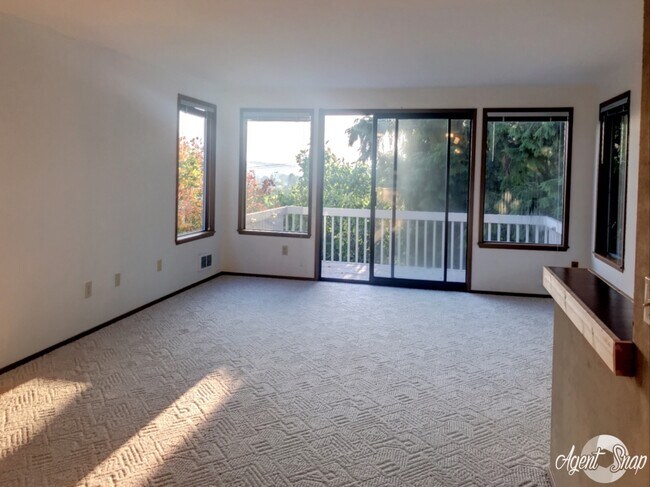 Building Photo - Spacious Townhome on Phinney - Fantastic V...