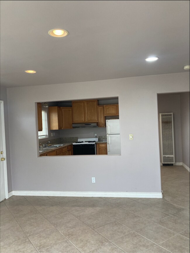 Building Photo - 1175 Dakota Ln
