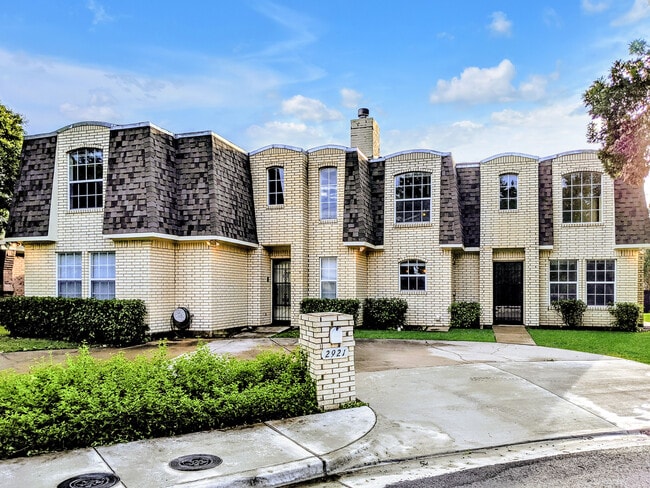 Building Photo - 2921 Allister St
