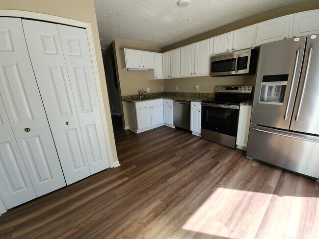 Building Photo - 320 Wagon Wheel Ln