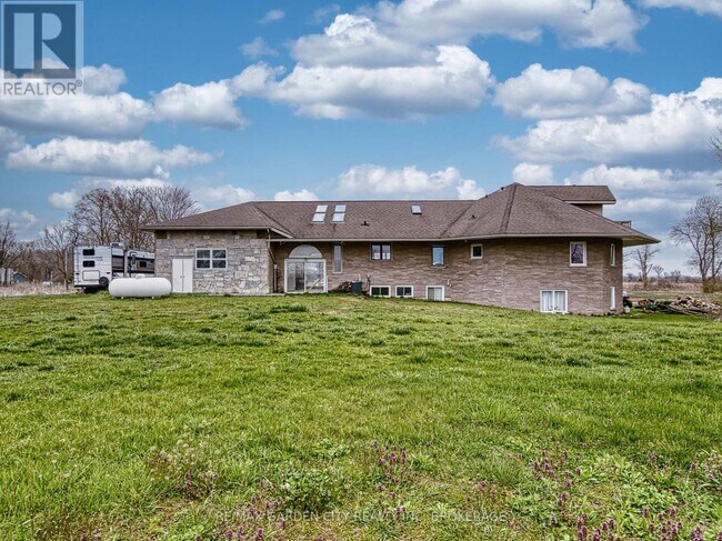 Building Photo - 33260 Pettit Rd