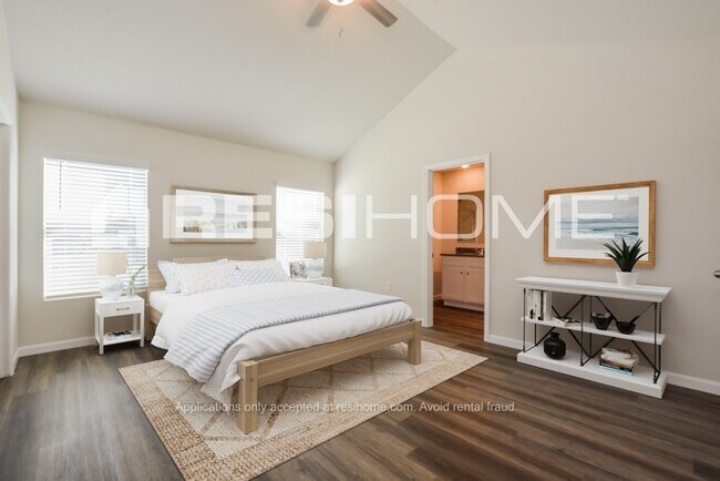 Building Photo - 5270 Inglewood Dr