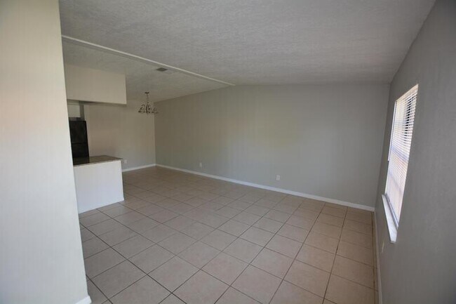 Foto del edificio - 3099 St Paul Dr