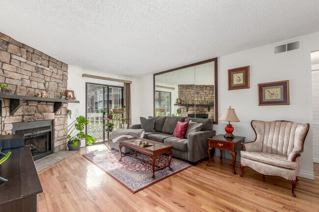 Building Photo - 8335 Fairmount Dr