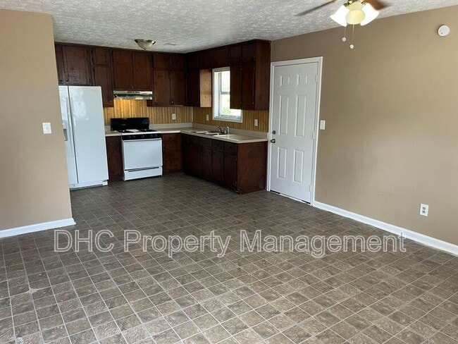 Building Photo - 9142 Bent Pine Ct NE