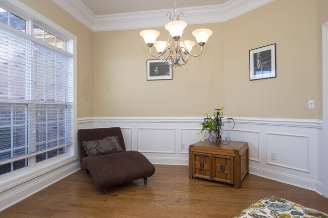 Foto del edificio - Exquisitely Maintained Home in the Coveted Goldsmith - Schiffman/ Hsv High school