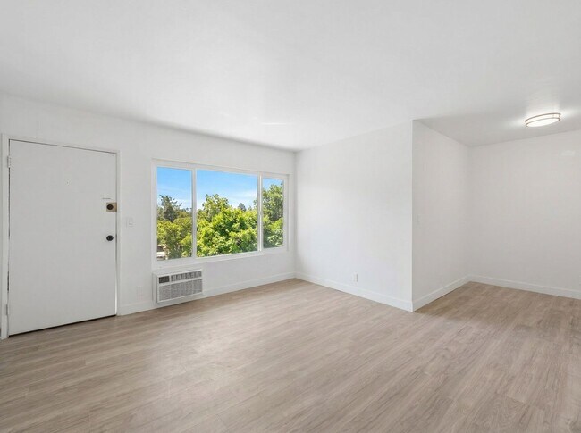 Foto del edificio - 6828 Fulton Ave