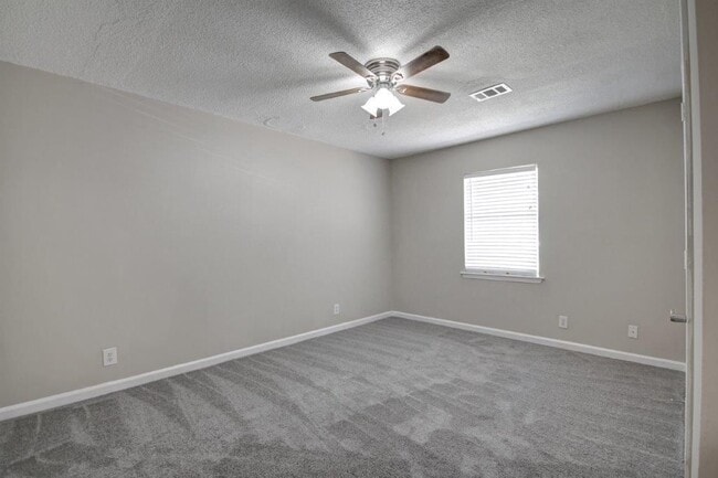 Building Photo - 925 Westland Dr SW