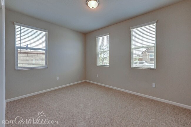 Building Photo - 877 Halford Ln