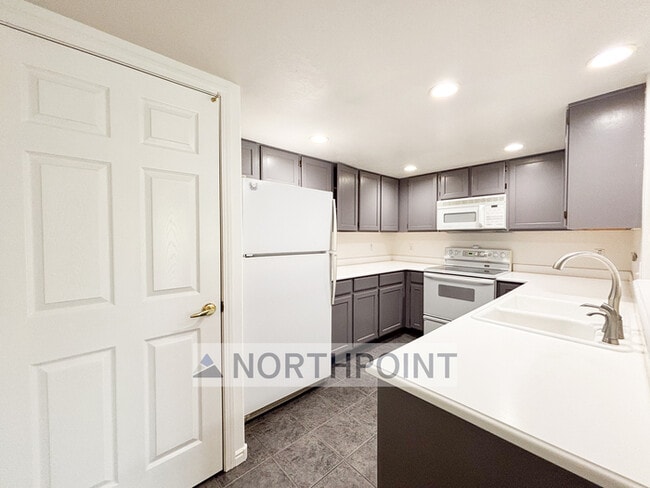 Building Photo - River Run Condo -Top Floor - 3 bed 2 bath