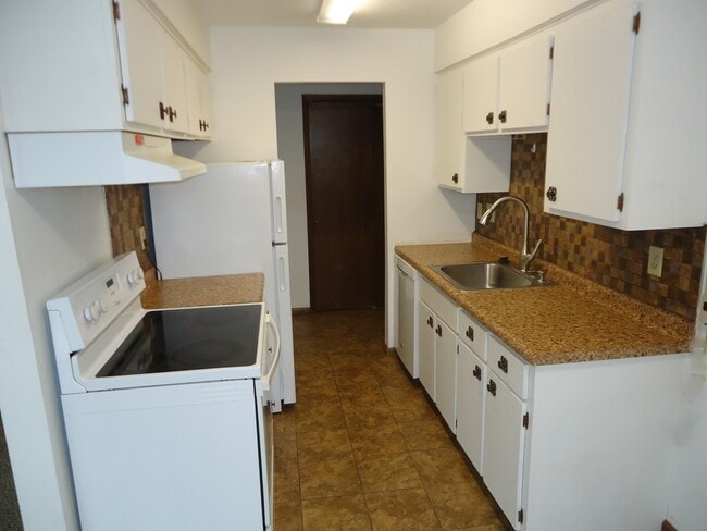 Building Photo - 810 9th Ave S