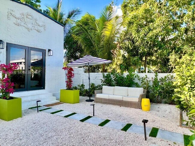 Building Photo - 8280 NE 1st Pl