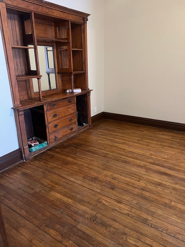 Building Photo - 6525 S Vernon Ave