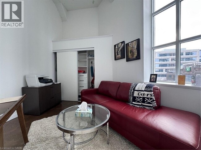 Building Photo - 404 King St W