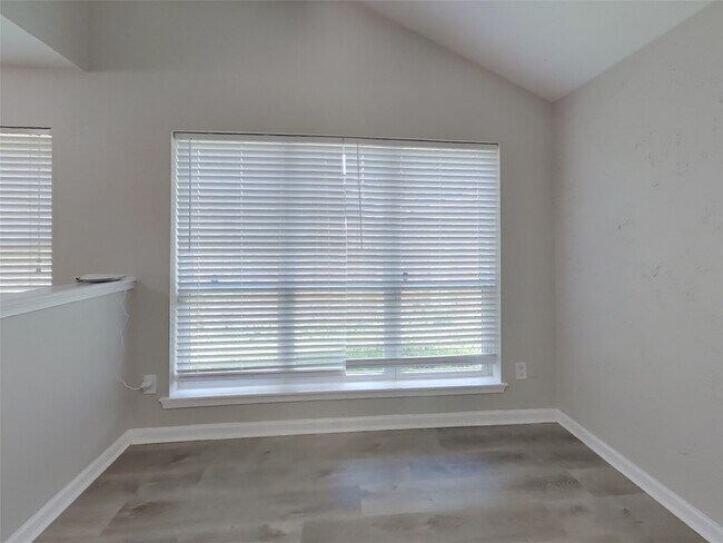 Building Photo - 7318 Foxway Ln
