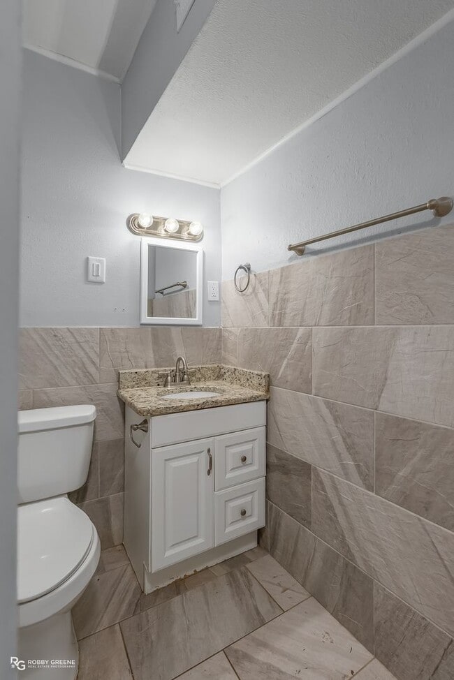 Building Photo - Cozy remodeled home