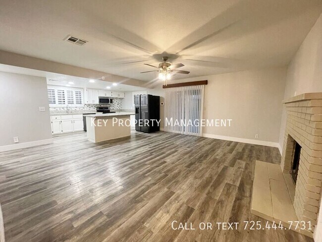 Building Photo - 3 bedroom, 2.5 bathroom home with pool, la...