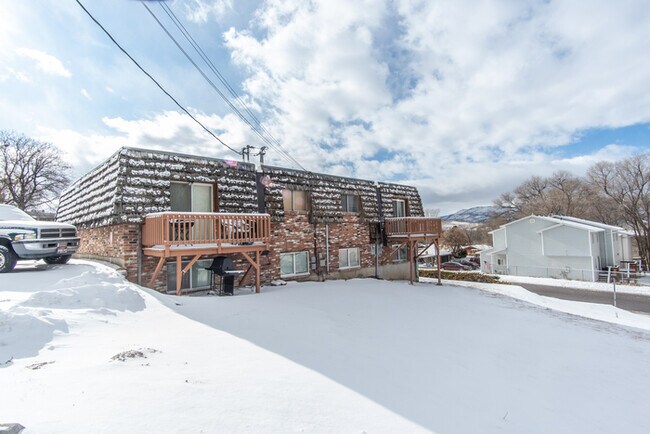 Foto del edificio - 1316 E Poplar St