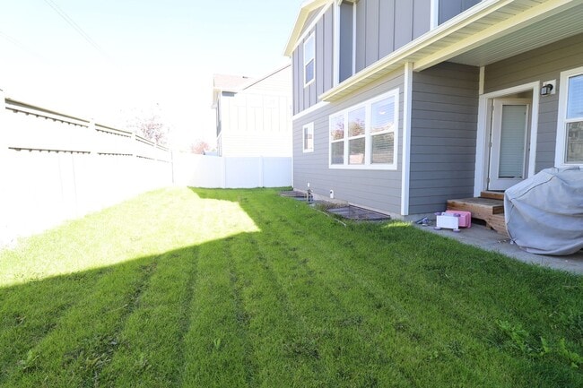 Building Photo - Single Family Home Eagle Mountain