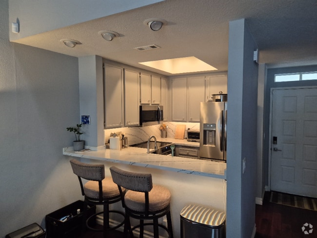 Building Photo - 2208 River Run Dr