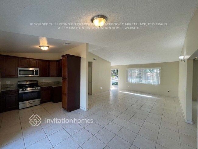 Foto del edificio - 12420 Falcon Ln