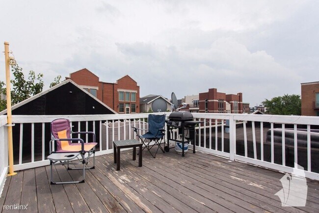 Foto del edificio - 2 br, 1.5 bath Townhome - 616 N Paulina St