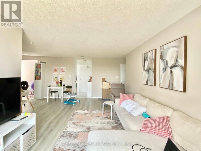Photo du bâtiment - 1470 Midland Ave