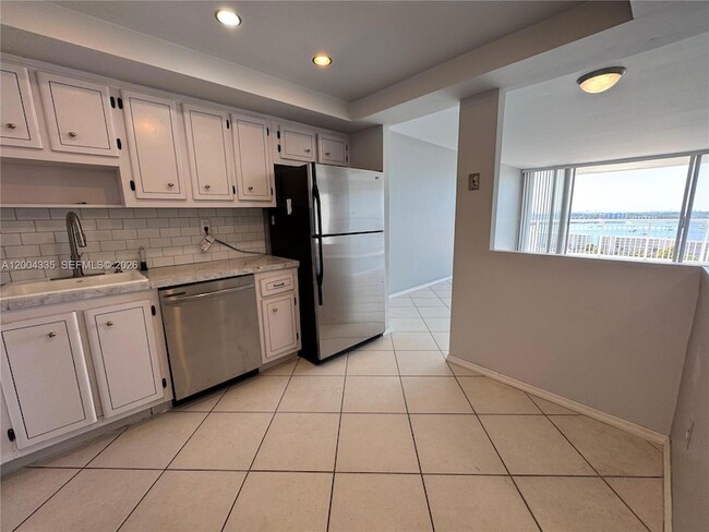 Building Photo - 18041 Biscayne Blvd