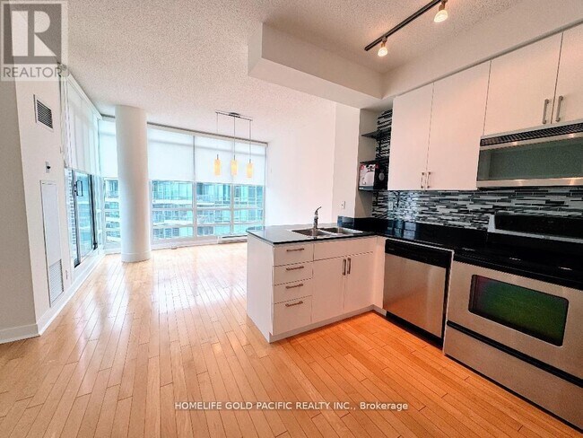 Photo du bâtiment - 381 Front St W