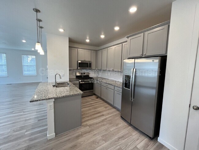 Foto del edificio - 17666 Olive St