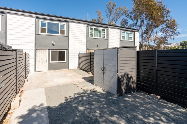 Building Photo - 8685 Mellmanor Dr