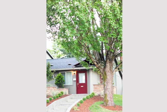 Building Photo - 14100 SW Allen Blvd