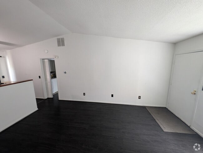 Building Photo - 785 Plant Dr