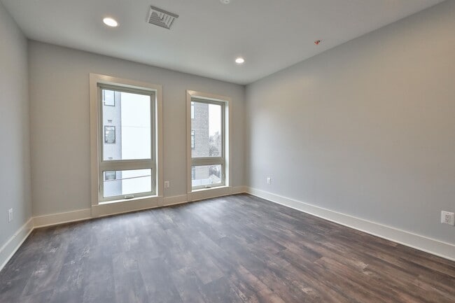 Building Photo - 1320 N Franklin St