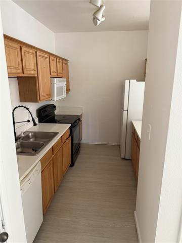 Foto del edificio - 989 Lake Dr