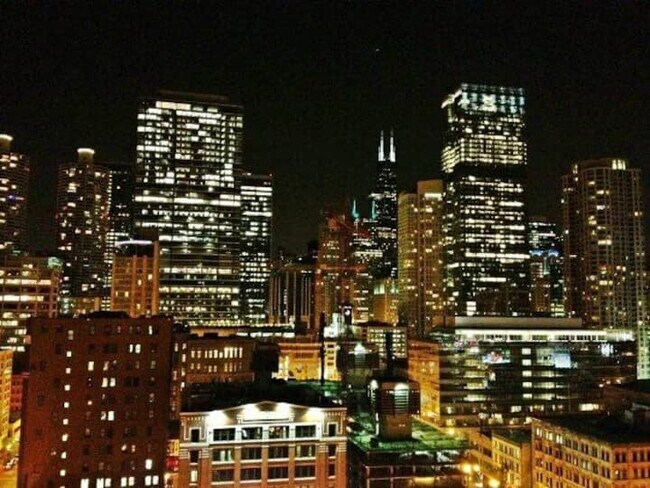 Foto del edificio - 600 N Dearborn St