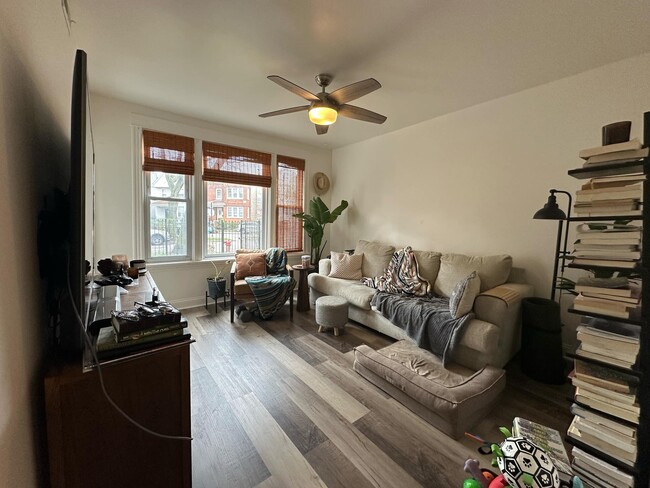 Living Room - 2926 N Hamlin Ave