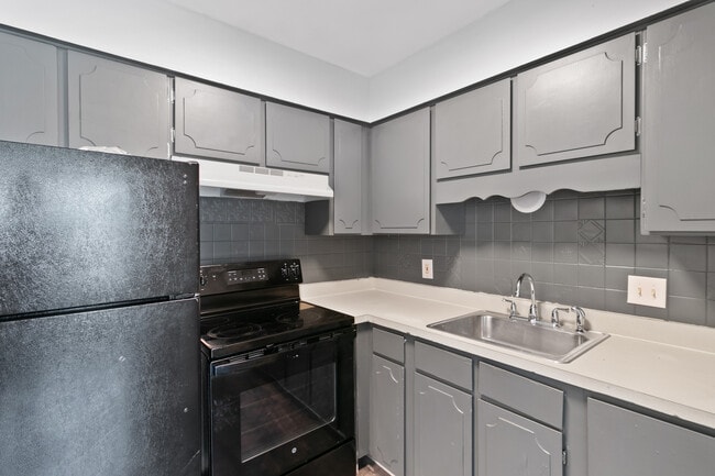 Building Photo - Potomac Village